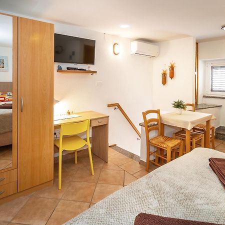 Studio Apartment Tea Baška Eksteriør billede
